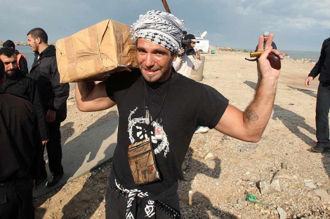El activista Vittorio Arrigoni, cooperando en Gaza, en una imagen de archivo. | Reuters