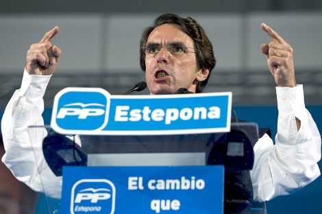 José María Aznar, durante su intervención en el mitin del PP en Estepona. | Efe