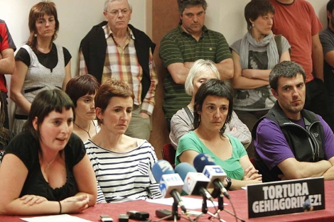 Igor Enaola junto a miembros del Movimiento Contra la Tortura. | Justy Garca
