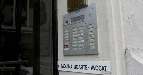Puerta del despacho de los abogados en el Pas Vasco francs. | Justy