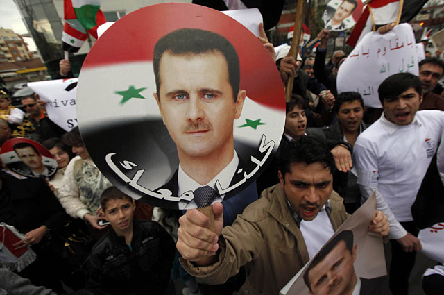 Una pancarta de apoyo a Bashar Asad, durante una manifestacin a favor del presidente sirio. | Reuters