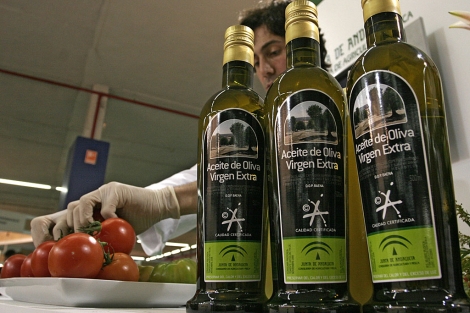 Botellas de aceite de oliva virgen extra originario de la comarca de Baena. | EM