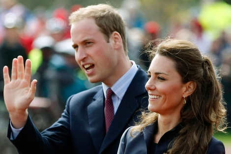 El Prncipe Guillermo y su novia Kate Middleton a menos de un mes de su boda. | AP