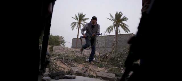 Un rebelde libio, en los ataques en Misrata. | Efe