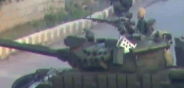 Tanques sirios en las calles de Deraa. | Afp