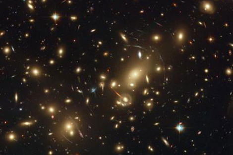 El Brightest Cluster Galaxy (BCG) captado por el Hubble.| NASA/ ESA
