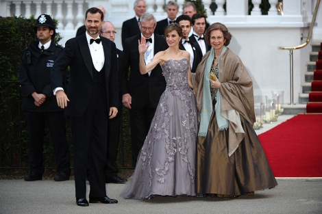 La Reina Sofía y los Príncipes de Asturias ya se encuentran en la cena de gala. | AFP