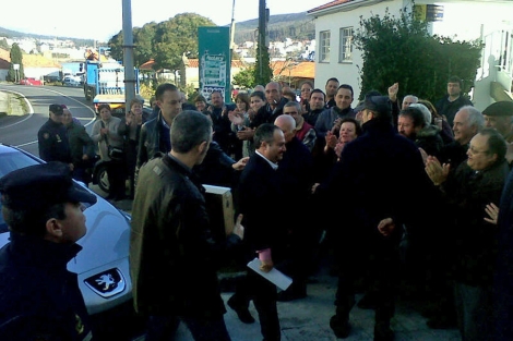 El alcalde de Cee, Ramn Vigo, llegando al juzgado para declarar el pasado 2 de febrero. | Efe