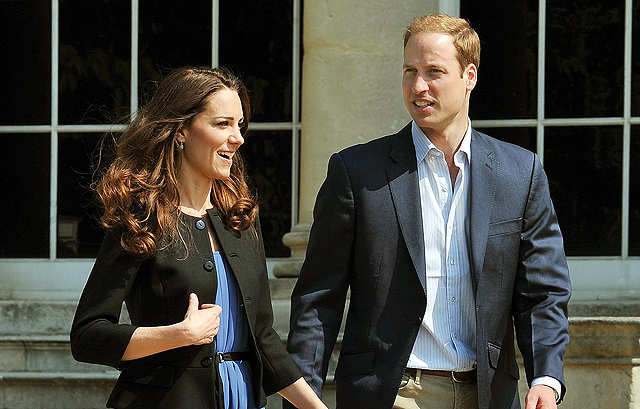 Los duques de Cambridge abandonan el palacio de Buckingham rumbo a su luna de miel.