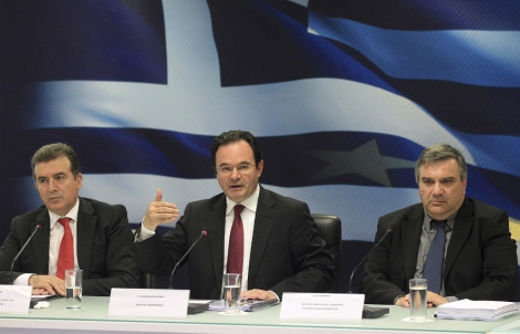 En el centro, el ministro griego de Finanzas, George Papaconstantinou. | Efe