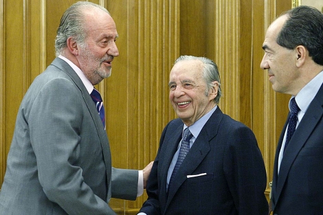 Juan Carlos con el presidente de Cotec, Jos ngel Snchez, en un acto este martes. | Efe