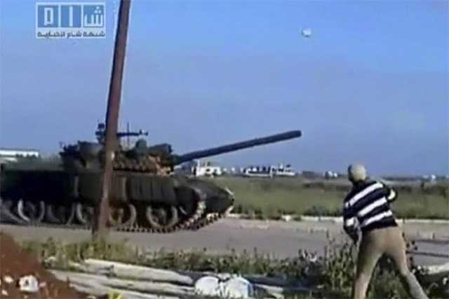 Un tanque en Deraa en un vdeo de un testigo.| Ap