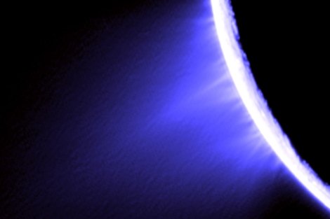 Imagen de los vapores de la atmsfera de la luna de Saturno. | AP