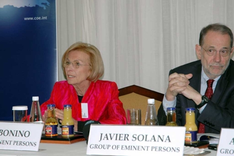 Emma Bonino y Javier Solana en la presentacin del informe en Estambul. | Ilya U. Topper