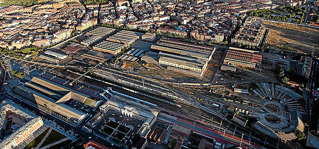Vista aérea de los talleres de Renfe. | J.M. Lostau