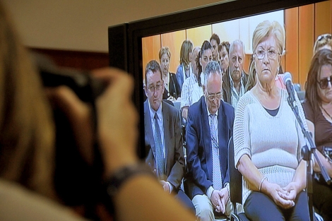 Remedios Torres, durante su declaracin en el juicio, en un monitor de televisin. | C. Z.