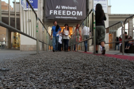 El CAC Málaga ha pedido en la Noche en Blanco la liberación de Ai Weiwei. | C. Díaz