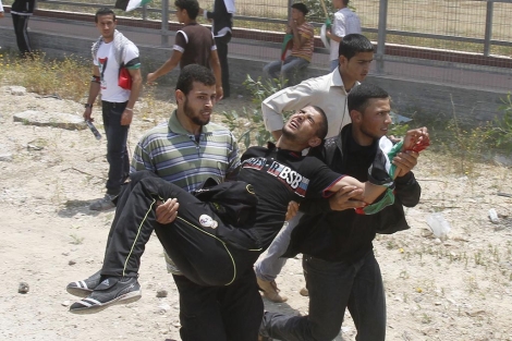 Un manifestante herido en Gaza. | Afp