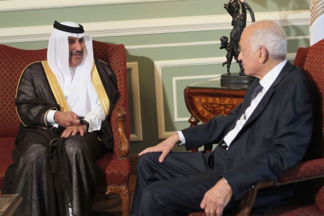 El ministro de Exteriores egipcio conversa con su homlogo de Qatar. | Efe