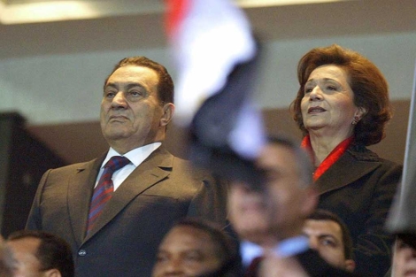 Imagen de archivo del matrimonio Mubarak, en Egipto.| Efe