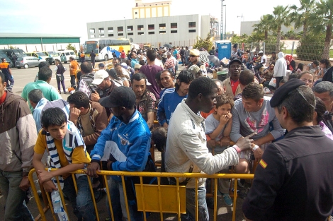 Un millar de desplazados, en su mayora extranjeros, tras el terremoto de Lorca. | Efe