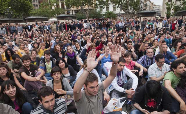 Cientos de manifestantes en la asamblea celebrada en Valencia. | Vicent Bosch