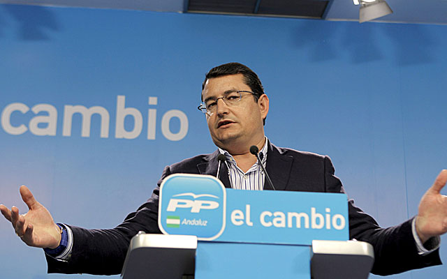 Antonio Sanz, secretario general del PP andaluz, en su primera comparecencia esta noche. | Efe