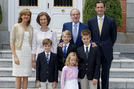 Los Reyes y los duques de Palma con sus hijos. | Efe