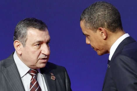 Sharaf, junto a Obama, en la cumbre del G8 en Deauville (Francia). | Reuters
