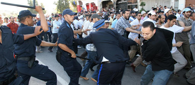 La polica marroqu dispersa la manifestacin en Casablanca el pasado 22 de mayo. | EFE