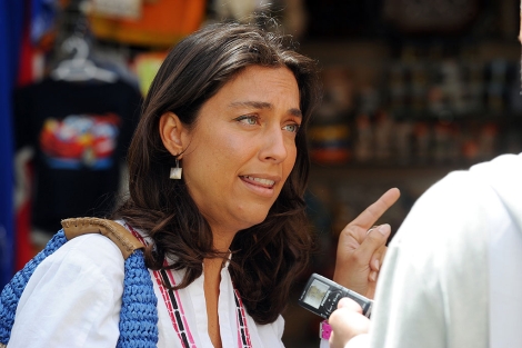 Mayte Olalla, la concejal de UPyD en Granada, atiende a los medios. | Jess G. Hinchado