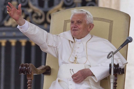 El papa Benedicto XVI, en la Plaza de San Pedro del Vaticano. | Efe