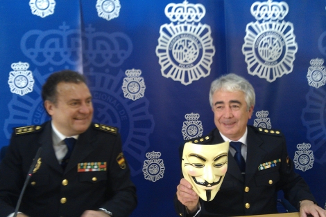 Los comisarios J. L. Olivera y M. Vázquez en la rueda de prensa | Alberto Gago