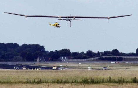 El 'Solar Impulse' despega del aeropuerto de Bruselas. | AFP