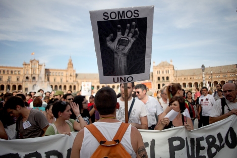 Miles de personas en la Plaza de Espaa antes de la manifestacin. | Fernando Ruso