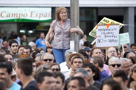 Miles de 'indignados' en Las Palmas de Gran Canaria. | Efe