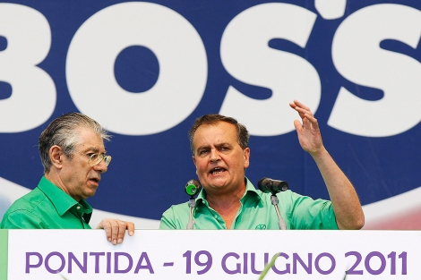 El lder de Liga Norte Umberto Bossi (izda) y el titular de la Simplificacin Normativa, Roberto Calderoli. | Reuters