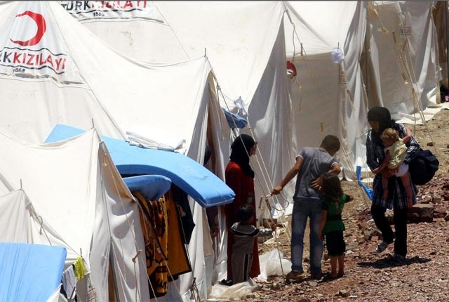 Los refugiados sirios en los campamentos turcos. | Afp