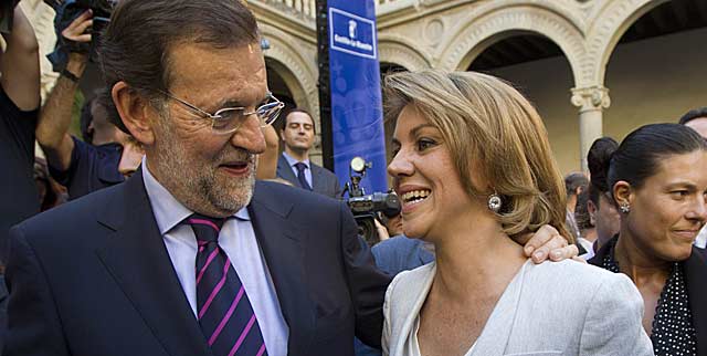 Cospedal, felicitada por Rajoy el da de su toma de posesin. | Alberto Cullar