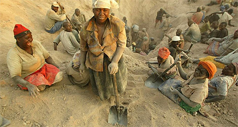 Trabajadores en las minas de diamantes de Marange. | AP