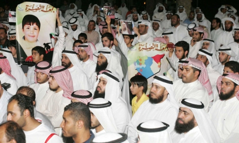 Varios kuwaites se manifiestan a favor de los muertos sirios por la represin. | Afp