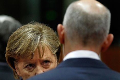 La canciller alemana y el primer ministro griego en una cumbre de la UE en Bruselas. | Reuters