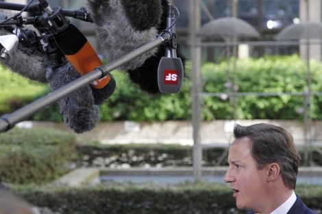 David Cameron atiende a la prensa antes de un Consejo Europeo. | Reuters