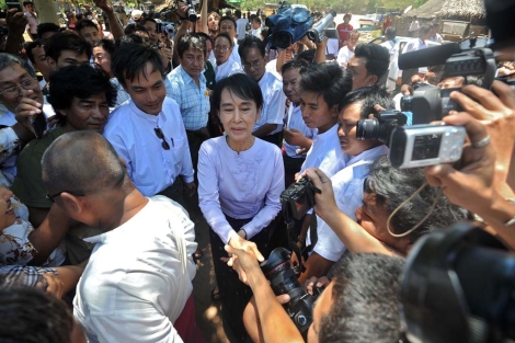 Suu Kyi se rene con sus seguidores en Bagan, Birmania. | Afp