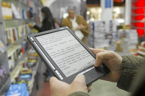Los editores esperan que el e-book tenga un uso masivo en el futuro. | Domnec Umbert