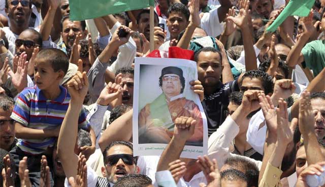 Un grupo se manifiesta a favor de Gadafi en Trípoli. | Efe