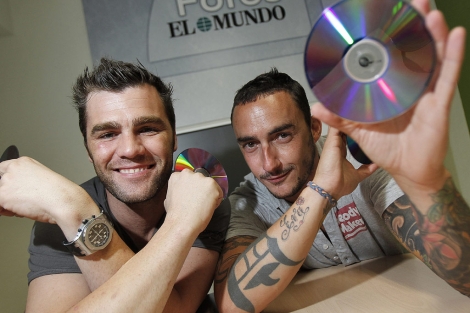 Fonsi Nieto y DJ Nano en la sede de El Mundo en Alicante. | Ernesto Caparrs