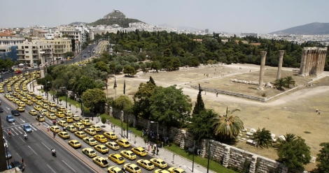 Cola de taxis en Atenas. | Ap