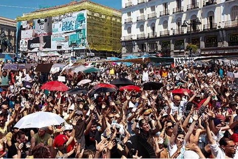 Los 'indignados' del 15-M en una de sus protestas en Sol. | Reuters