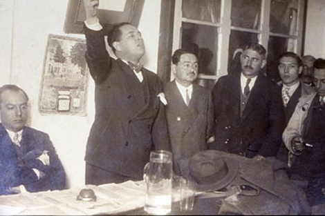 Alexandre Bveda, con miembros del Partido Galleguista.